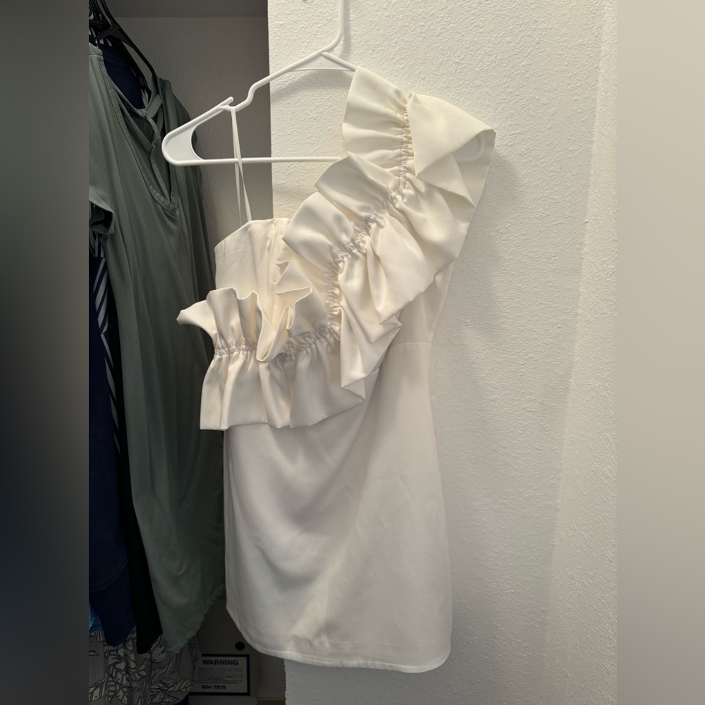 One shoulder ruffled dress
